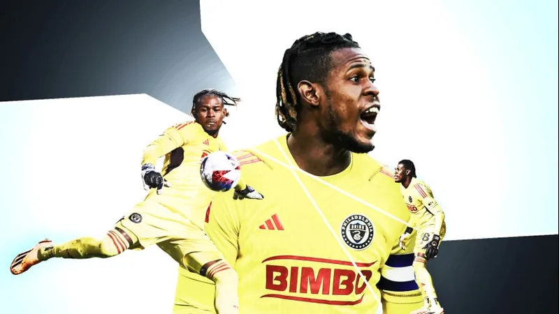 Cầu thủ Club Tijuana đang chuyền bóng trước sự áp sát từ cầu thủ Tigres UANL Cầu thủ Club Tijuana đang chuyền bóng trước sự áp sát từ cầu thủ Tigres UANL