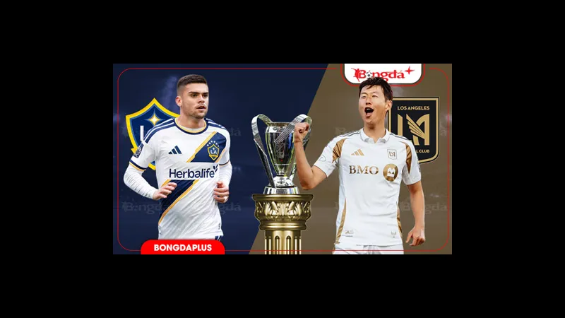 Cầu thủ LA Galaxy đang điều chỉnh dứt điểm trong trận đấu với Los Angeles Cầu thủ LA Galaxy đang điều chỉnh dứt điểm trong trận đấu với Los Angeles