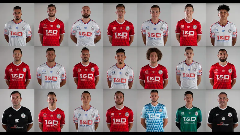 Cầu thủ Melbourne Knights và Brunswick City đang đấu tranh gay gắt cho quyền kiểm soát bóng. Cầu thủ Melbourne Knights và Brunswick City đang đấu tranh gay gắt cho quyền kiểm soát…